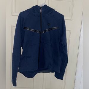 Women zip up Nike jacket